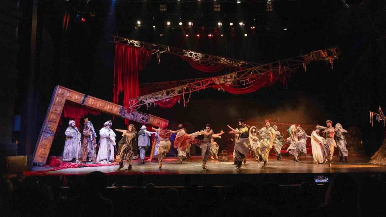 AŞT, Dünya Tiyatro Günü'nü üç sahnede üç oyunla kutladı