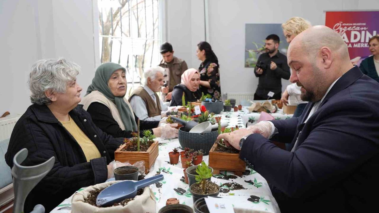 Atakum'da huzurevi sakinleri teraryum atölyesinde minyatür bahçeler hazırladı
