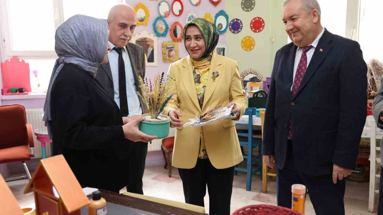 Atık Kumaşlar Huzurevine Umut Oldu: Niğde Halk Eğitimi'nden 100 Takım Pijama ve Tulum