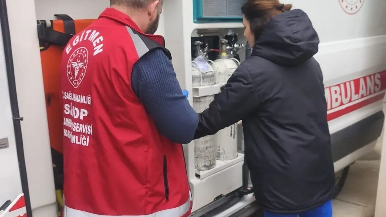 Ayancık Devlet Hastanesi'nde 'Atık Yönetimi' ve 'Oksijen Tüpü Kullanımı' Eğitimleri Tamamlandı