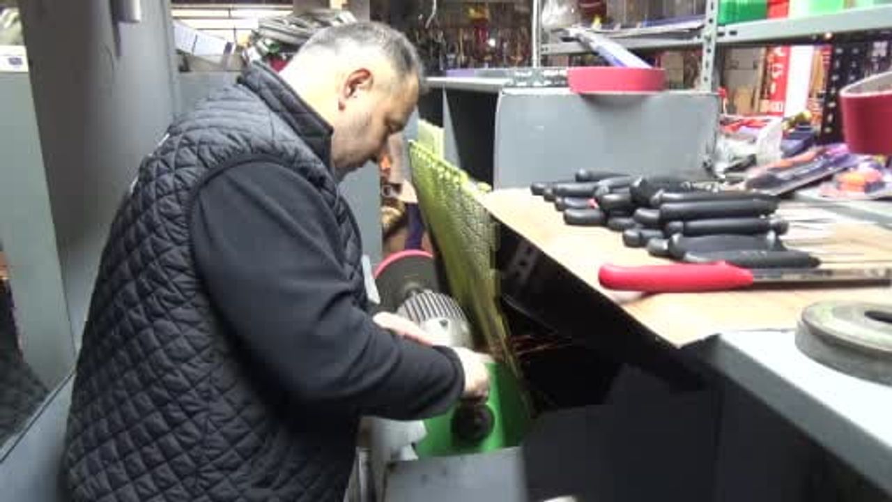 Aydın'da 'Bıçakçı Hakkı' fileto bıçaklarını balık fabrikalarına göre yeniden şekillendiriyor