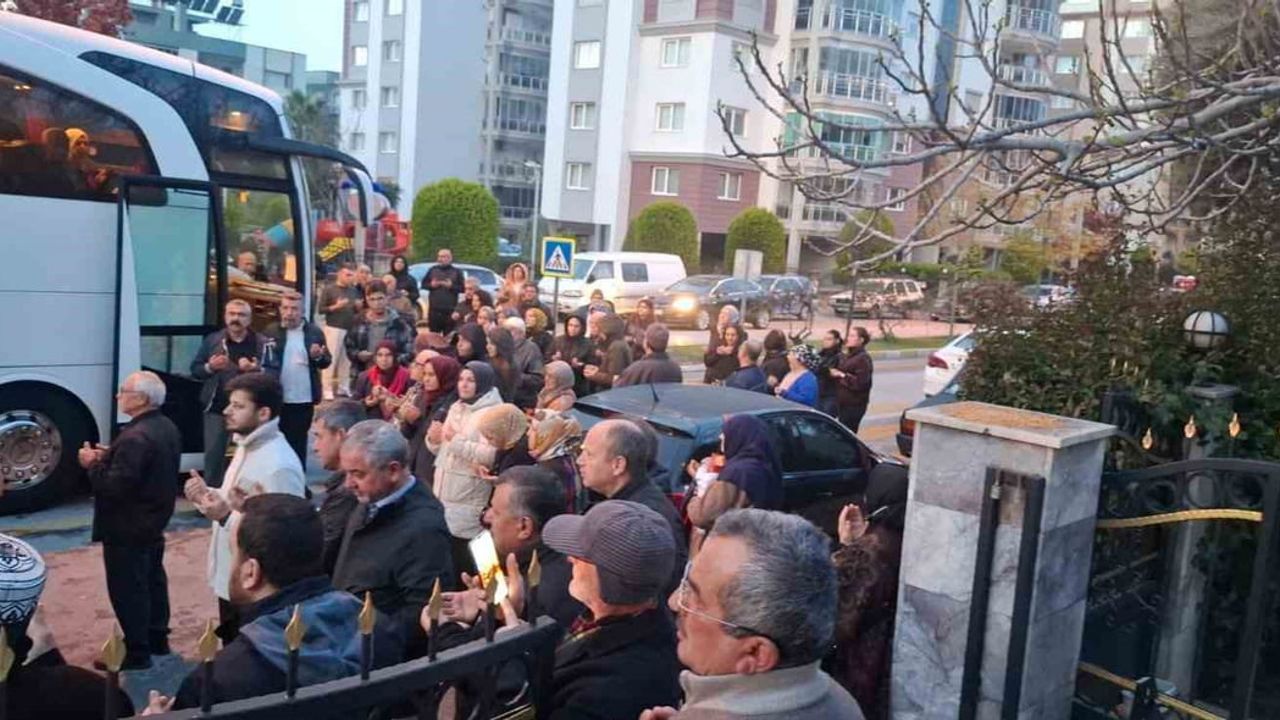 Aydın'dan Şevval Ayı Umrecileri Efeler Yavuz Sultan Selim Camii'nde Dualarla Uğurlandı