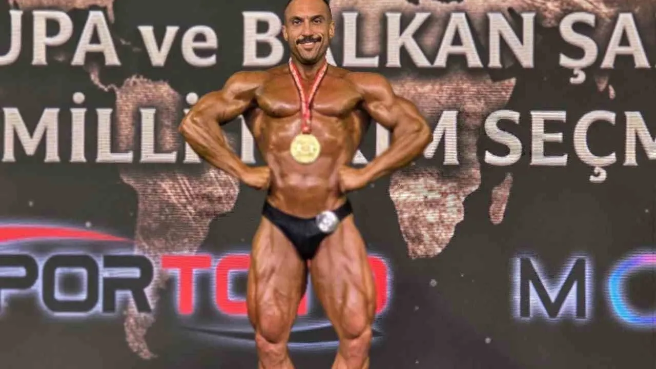 Ayvalıklı Fatih Sevinmiş Türkiye Vücut Geliştirme Şampiyonu oldu