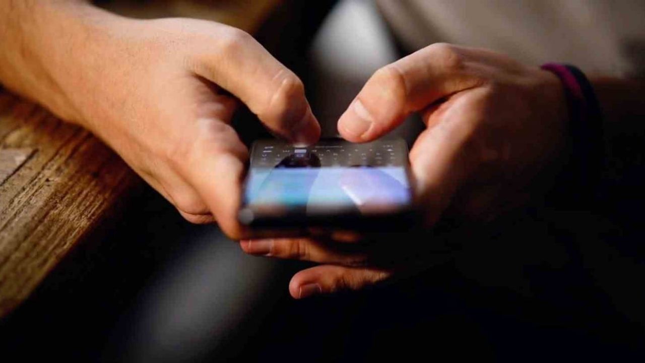 Bakan Uraloğlu: Türkiye'de haftalık sosyal medya kullanım süresi 25 saat 4 dakikaya yükseldi