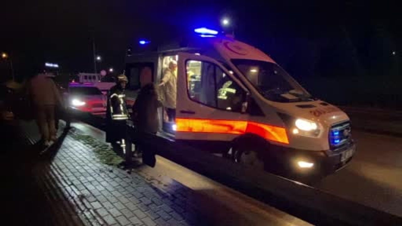 Başiskele'de yola dökülen sıvı kayganlığa yol açtı: 3 yaralı