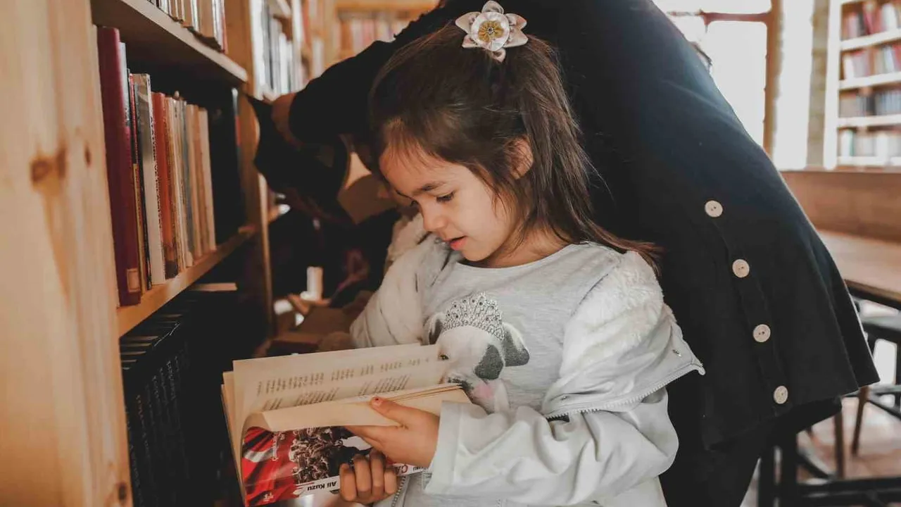 Başkan Gençay: "Bilgiyle büyüyen nesiller, yarınlarımızın yıldızlarıdır" — Didim'de minikler Akköy Kütüphanesi'ni ziyaret etti