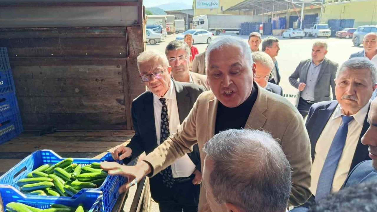 Batı Antalya’da tarımsal üretim ve toptancı hallerindeki ticaret sorunları Kumluca’da ele alındı