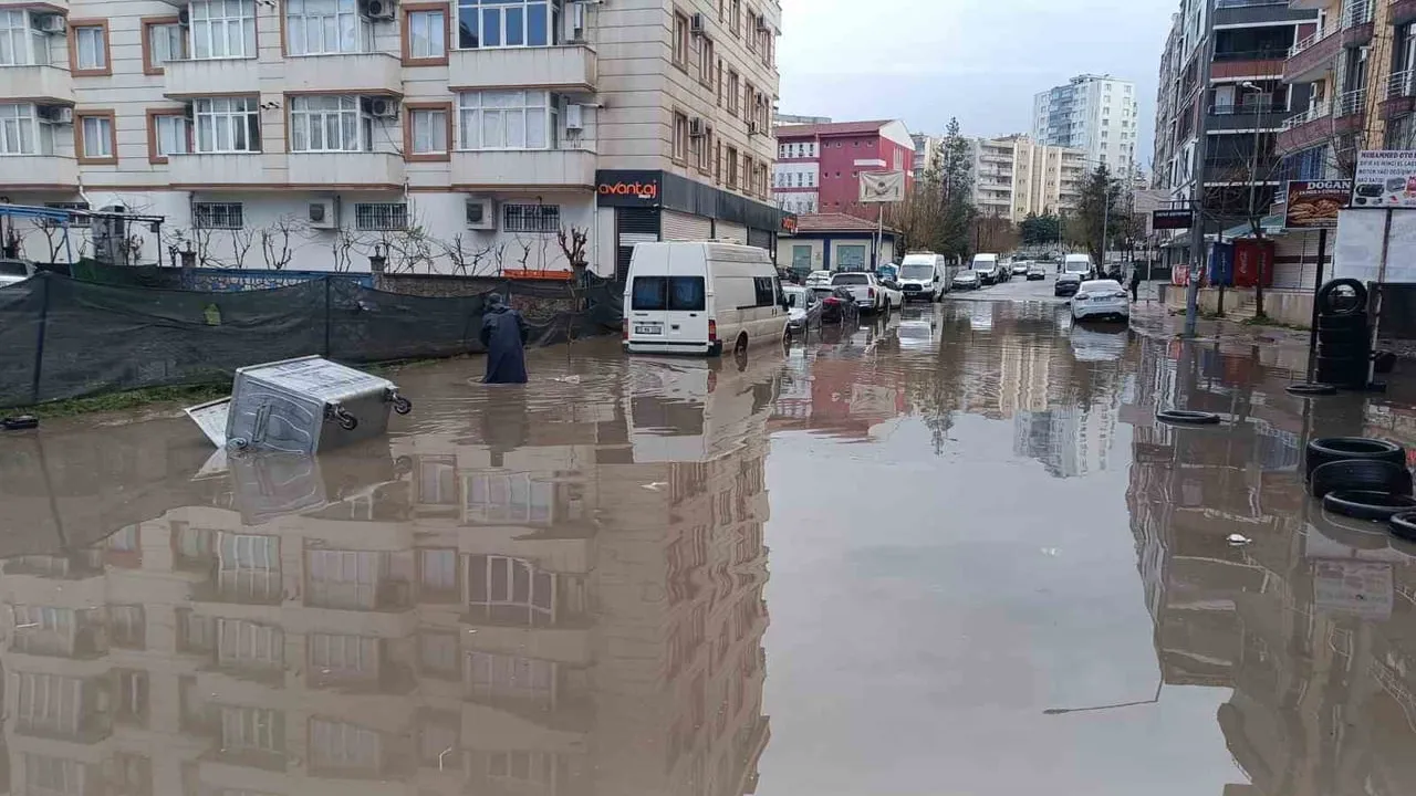 Batman’da sağanak ve yüksek kesimlerde kar yaşamı olumsuz etkiledi