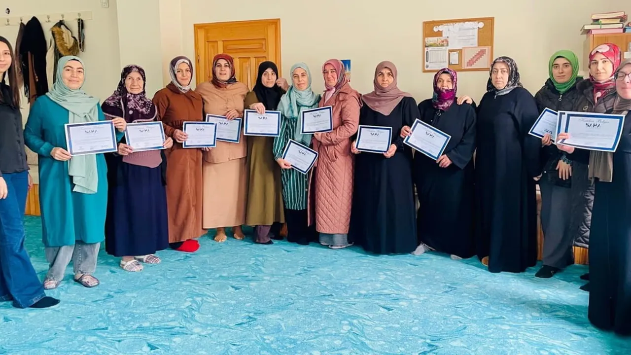 Bayburt Hacı Ekrem-Naile Seyhan Camii Kur’an Kursu'nda SAHA eğitimi düzenlendi