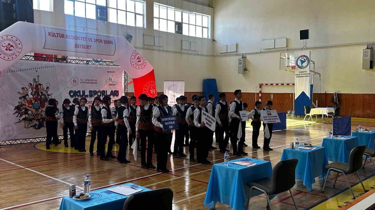 Bayburt Ortaokulu Halk Oyunları Ekibi Türkiye Finallerine Yükseldi