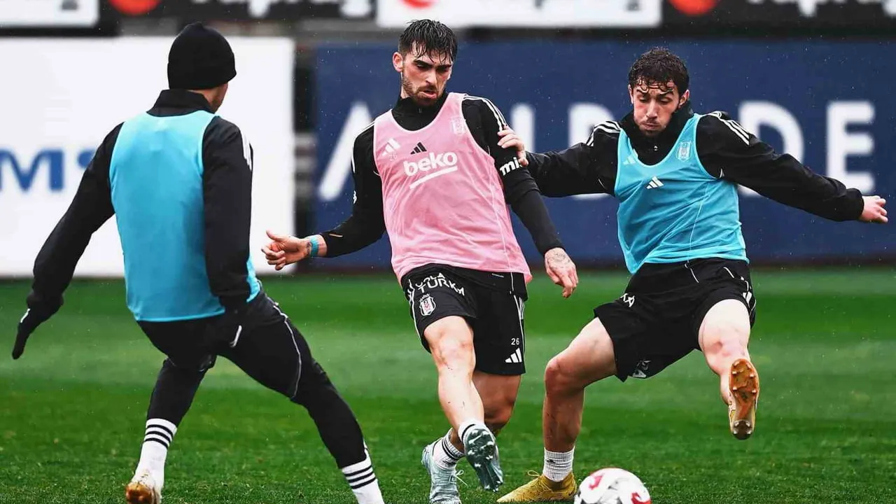 Beşiktaş, Fenerbahçe derbisi öncesi günü iki antrenmanla tamamladı