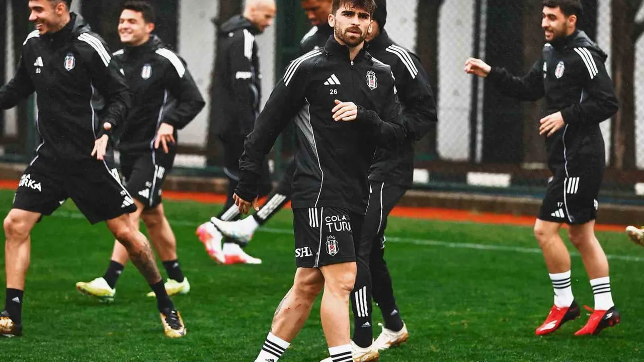 Beşiktaş, Fenerbahçe mücadelesi öncesi Nevzat Demir Tesisleri'nde hazırlıklarını sürdürdü