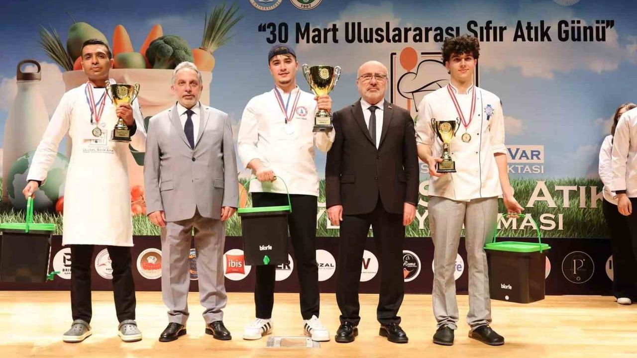 BEUN Aşçılık Öğrencisi Eren Çakmak, Ulusal Sıfır Atık Yemek Yarışması'nda Türkiye Birincisi