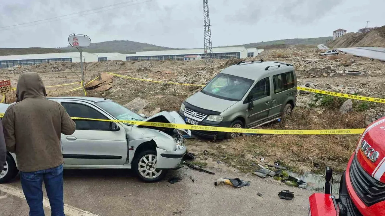 Beypazarı'nda yağış kaynaklı trafik kazası: 1 ölü, 5 yaralı