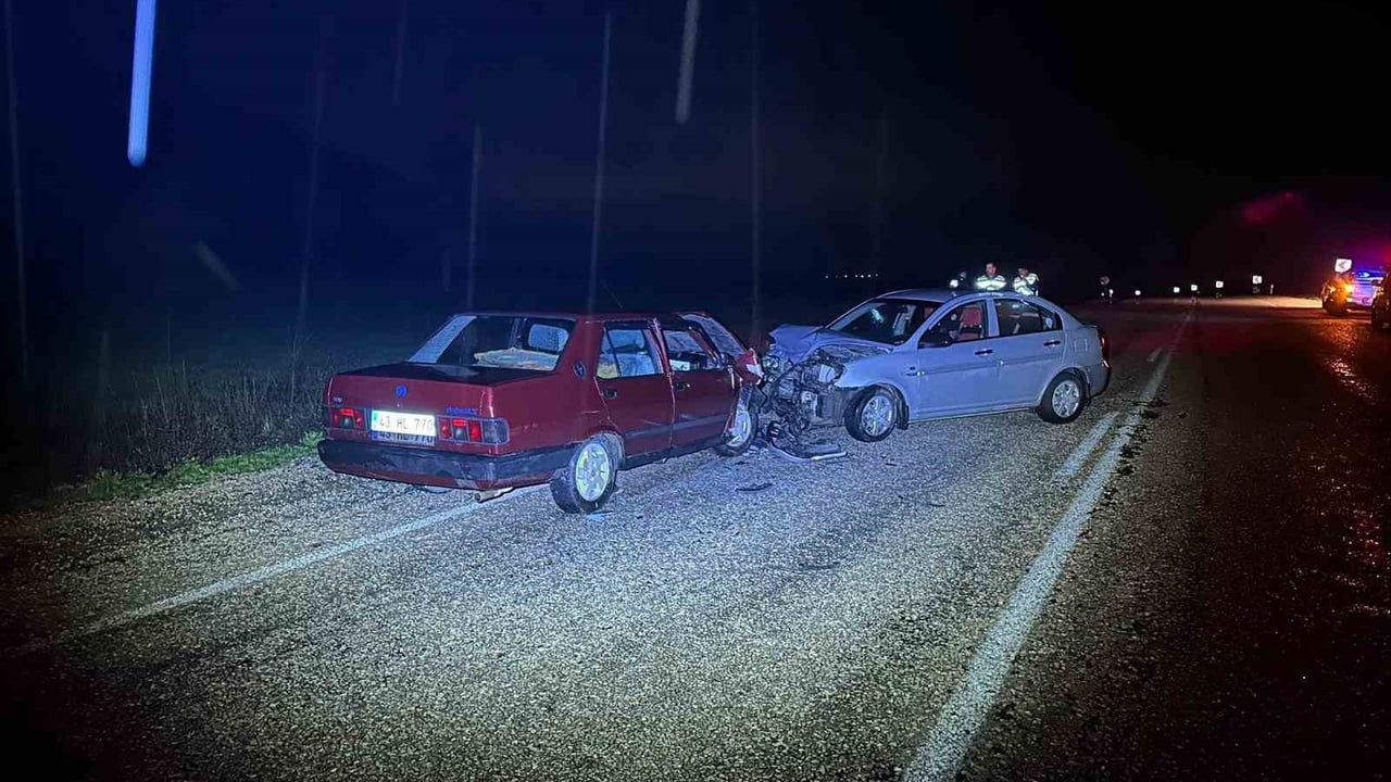 Bilecik’te Gölpazarı’nda iki otomobil çarpıştı: 3 kişi hafif yaralandı