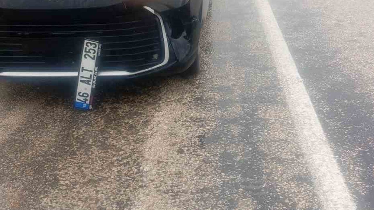 Bilecik'te Kurşunlu yol ayrımında köpeğe çarpan araç maddi hasarlı kaza yaptı