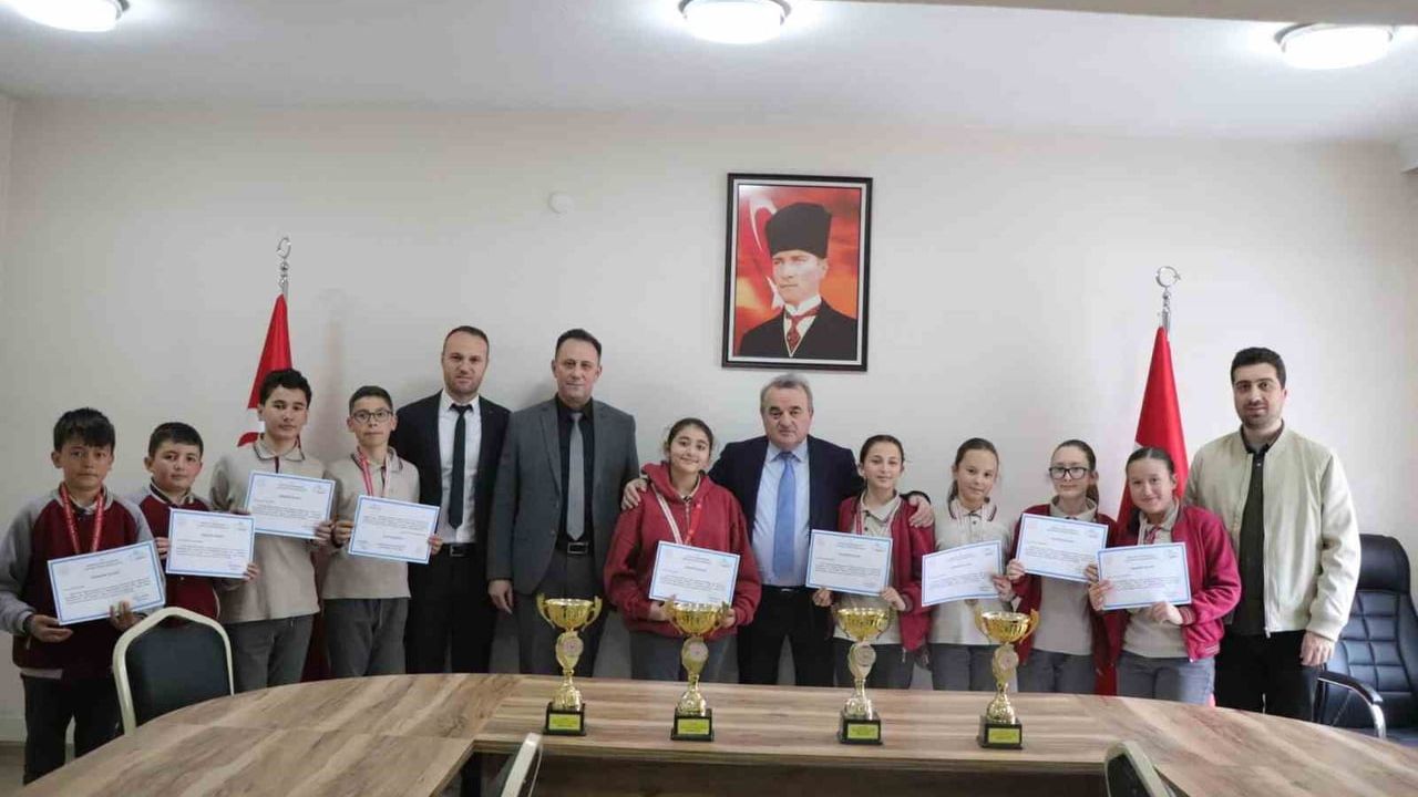 Bilecik’te Oryantiring Şampiyonlarına Ödül Töreni