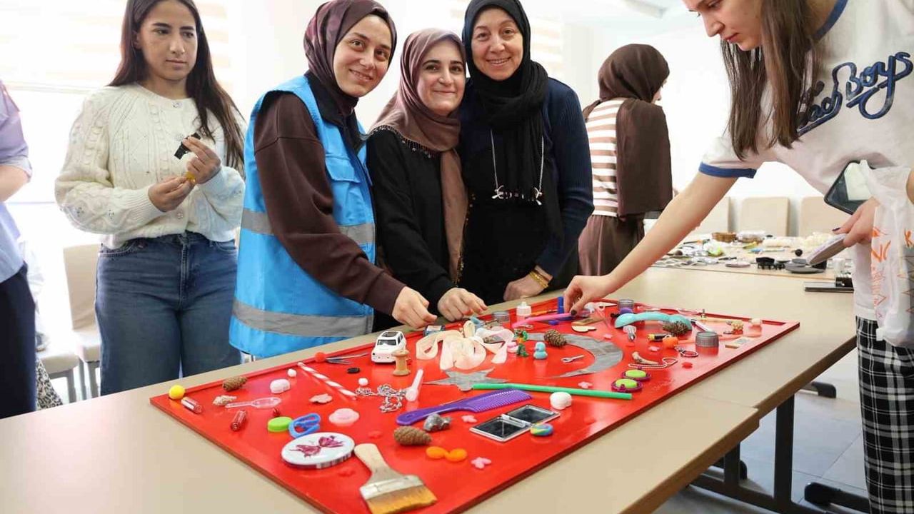 Bilecik’te sıfır atık etkinliğinde atıklardan Türk Bayrağı oluşturuldu