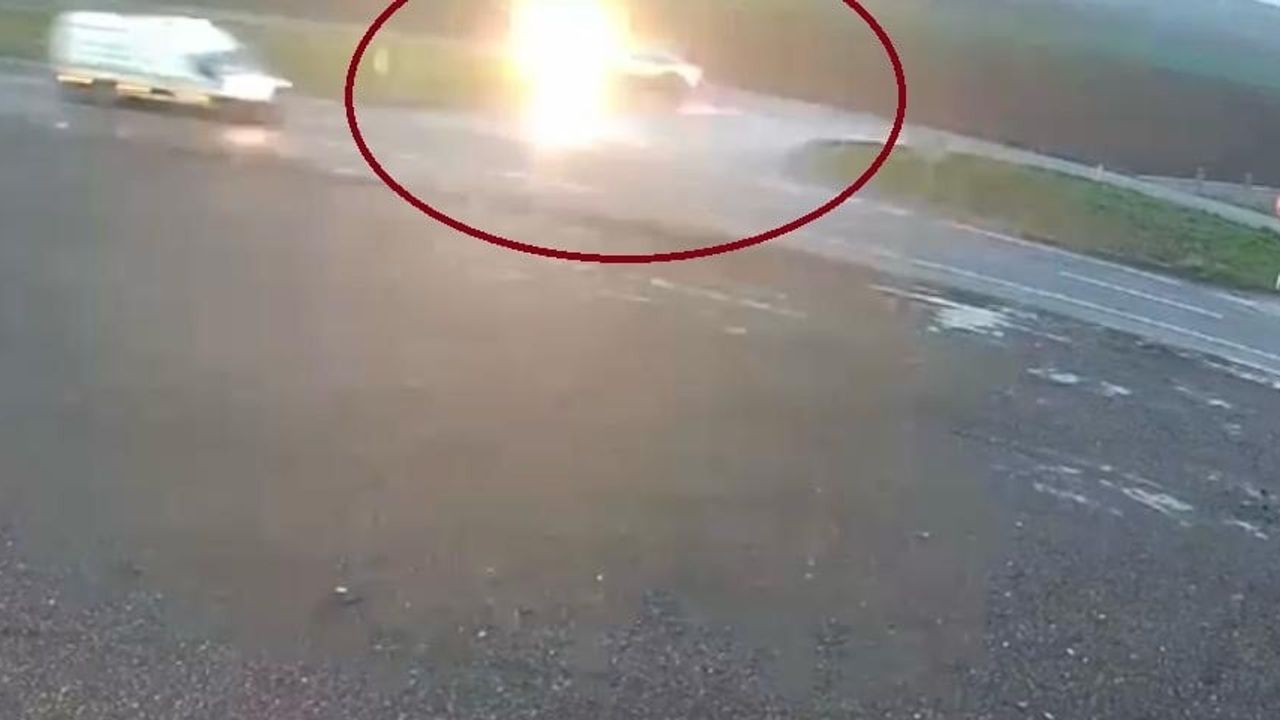 Bismil'de otomobil ile hafif ticari aracın çarpışması sonucu 4 kişi yaralandı