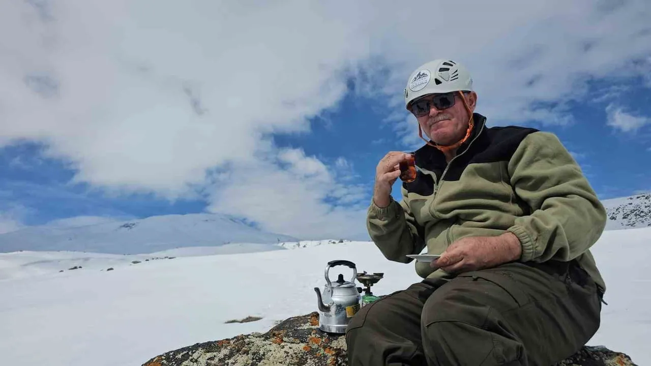 Bitlis'te Süphan Dağı'nda Doğa Yürüyüşü ve Kahve Etkinliği