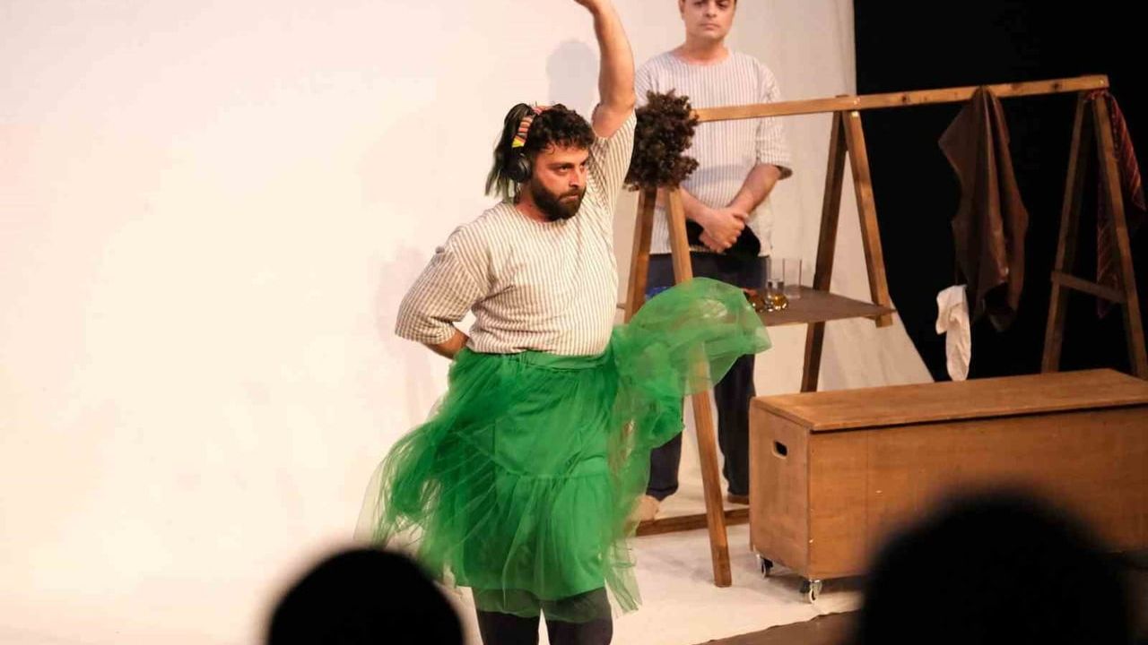 Bodrum Belediyesi Şehir Tiyatrosu 9’uncu yılını 'Cambazın Cenazesi' ile kutladı