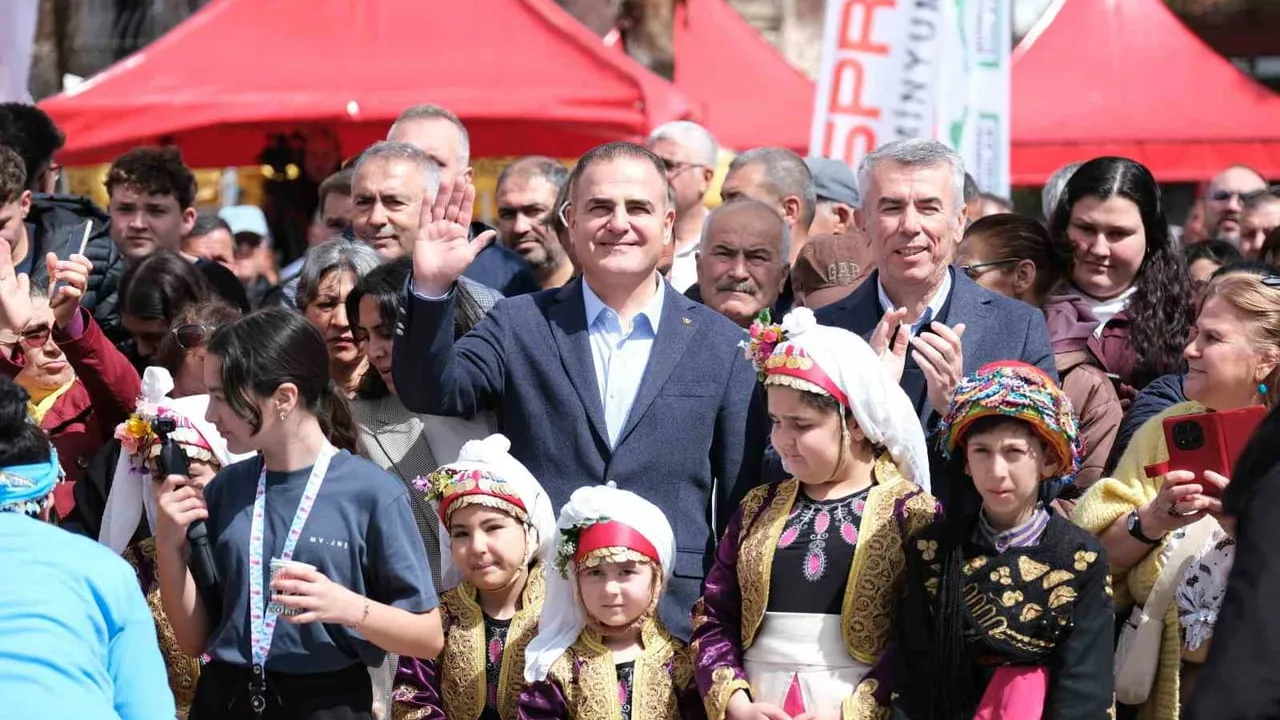 Bodrum'da 7. Acı Ot Festivali yağmura rağmen yoğun katılımla sürdü