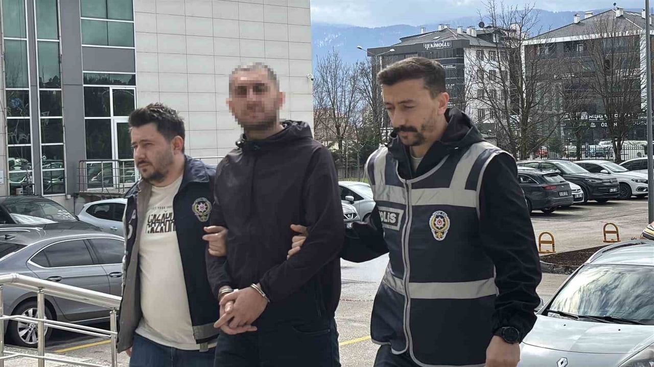 Bolu'da çalınan kamyonla eski sevgilisinin evinden dizüstü bilgisayar çalan şüpheli yakalandı