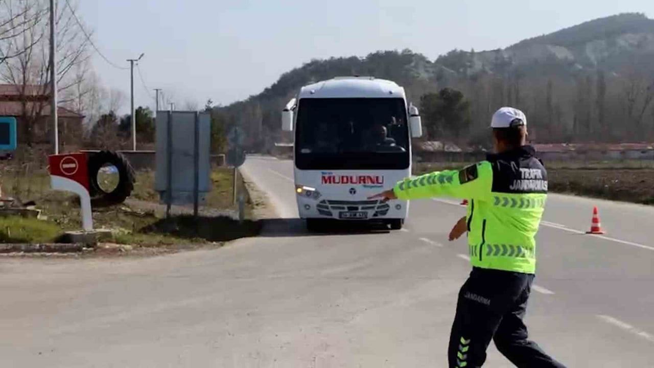 Bolu'da sivil jandarma denetimi: yolcu otobüslerinde trafik güvenliği kontrolü