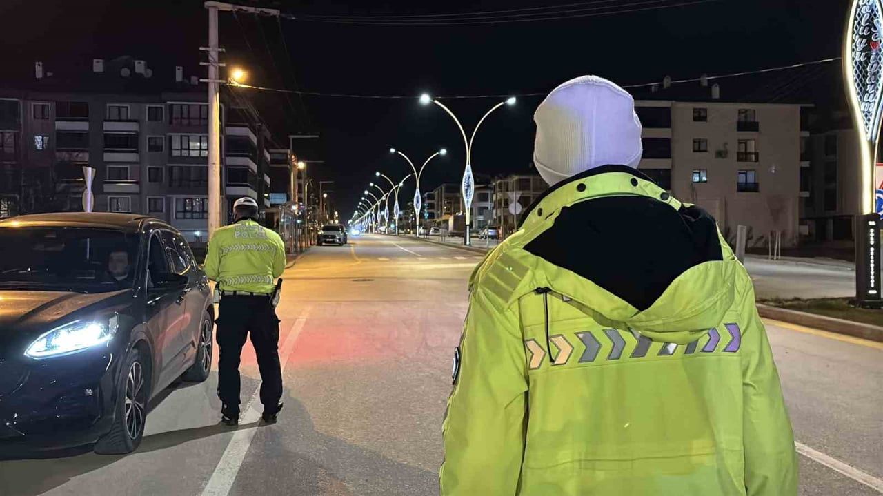 Bolu'da trafik denetimlerinde bin 523 sürücüye ceza