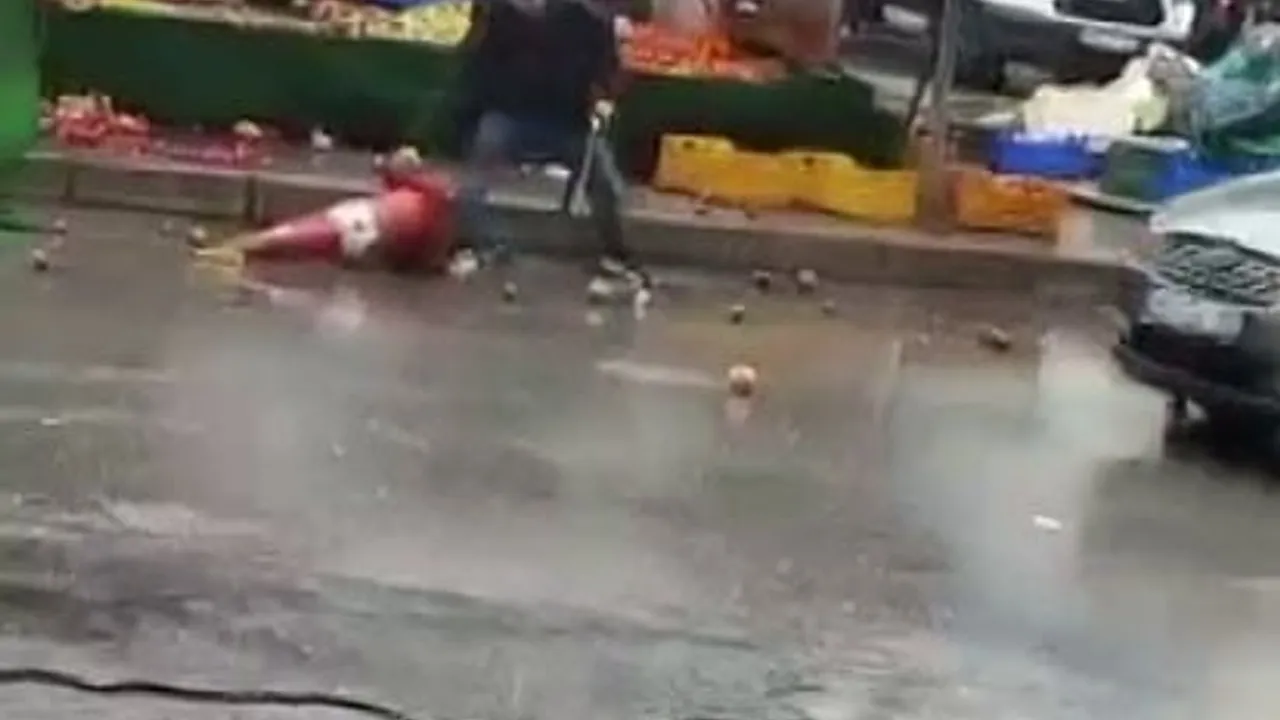 Bornova'da sinir krizi geçiren manav, kasa fırlattı ve satırla saldırdı; şüpheli gözaltına alındı