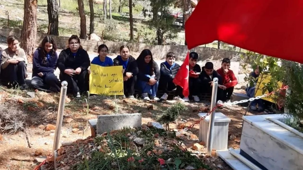 Bozyazı Ortaokulu öğrencileri, şehit polis Sedat Yabalak’ı dualarla andı