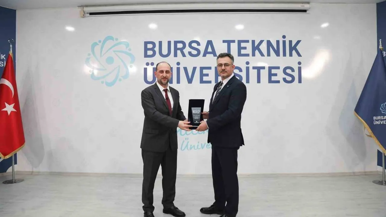 BTÜ Konuşmaları: Turkish Technic GMY Abdullah Aydın 'Zamanın Ruhunu Yakalamak' başlıklı konuşmasında gençlere sektör ve kariyer tavsiyeleri verdi