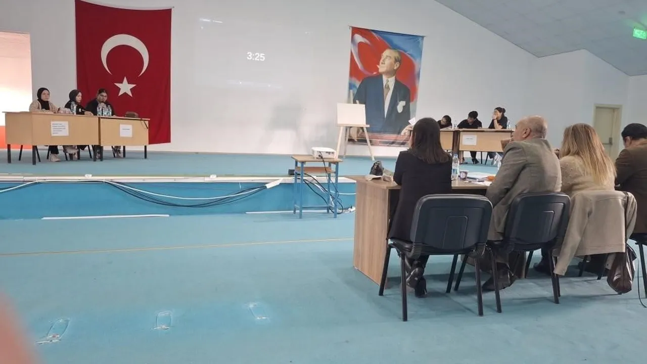 Burhaniye'de İklim Değişikliği Münazara Yarışmalarında İlçe Birincileri Belli Oldu
