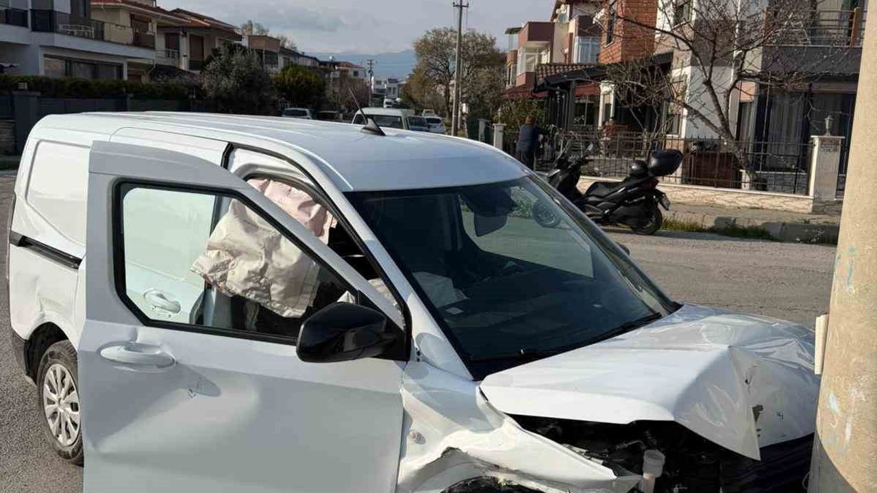 Burhaniye Ören Mahallesi'ndeki kavşakta tekrarlayan kazalar; muhtar önlem çağrısı