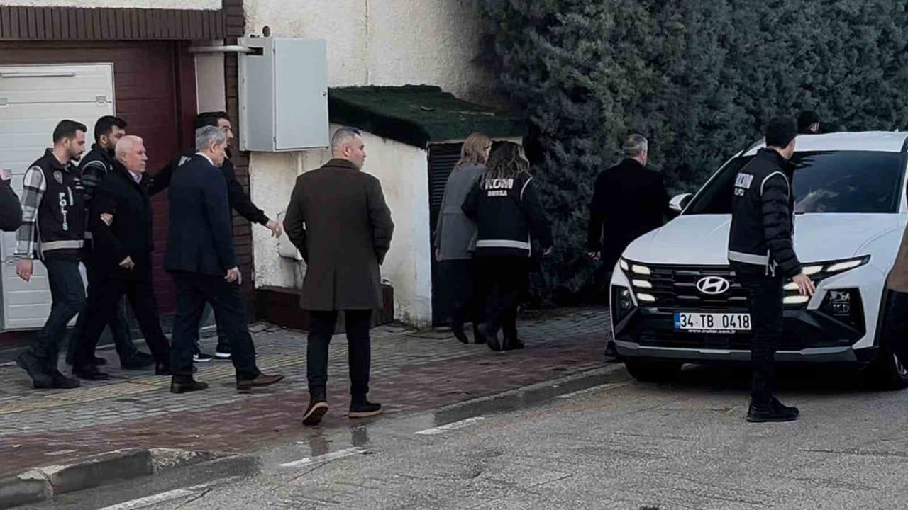 Bursa Büyükşehir Belediye Başkanı Mustafa Bozbey, eşi ve kızı gözaltına alındı