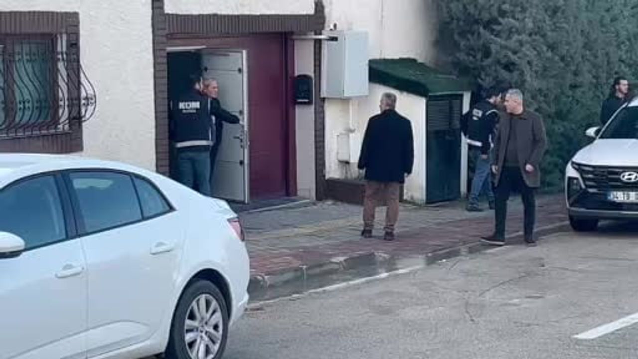 Bursa Büyükşehir Belediye Başkanı Mustafa Bozbey’in gözaltı anlarına ait görüntüler ortaya çıktı