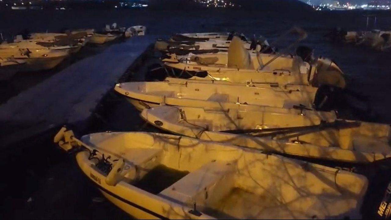 Bursa'da Gemlik ve Kumla Sahillerinde Şiddetli Lodos: Çok Sayıda Tekne Battı