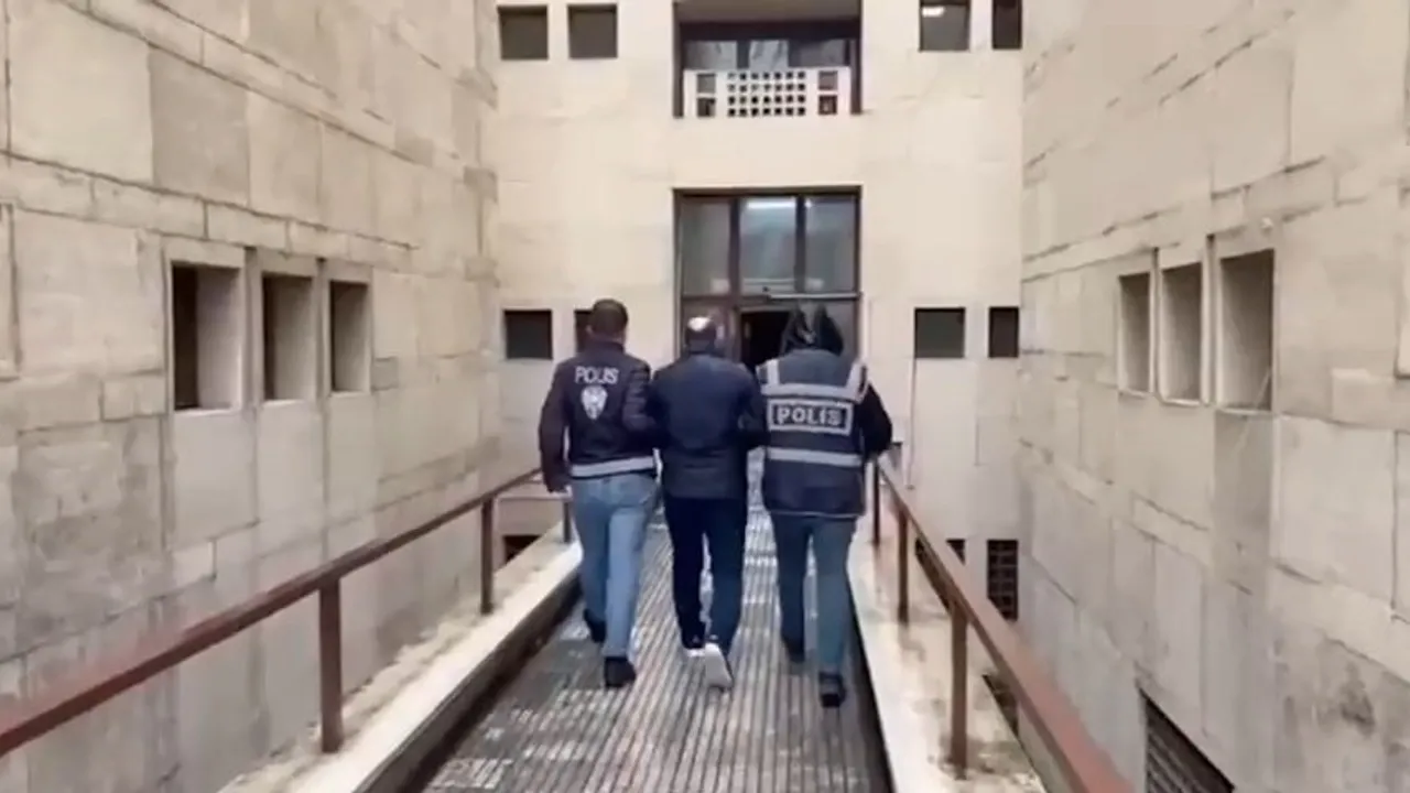 Bursa'da yasa dışı silah imalatı yapılan iş yerine operasyon