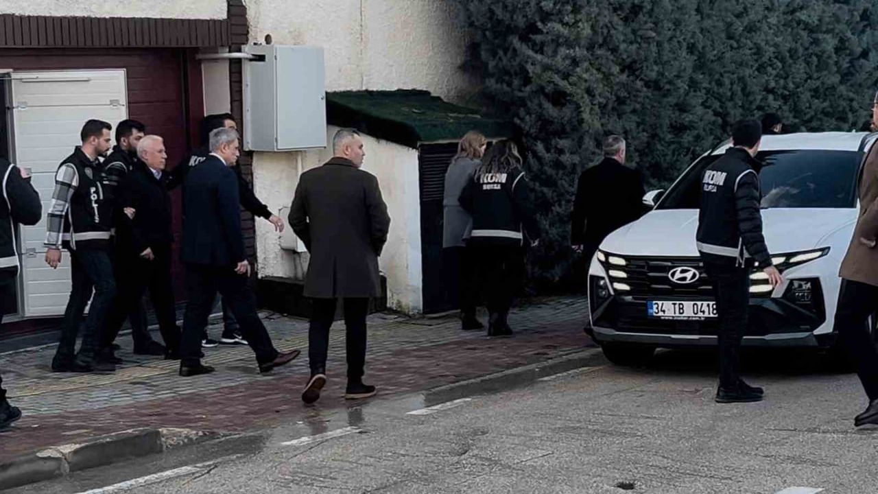 Bursa'da yürütülen soruşturmada Mustafa Bozbey de aralarında olmak üzere 55 kişi gözaltına alındı