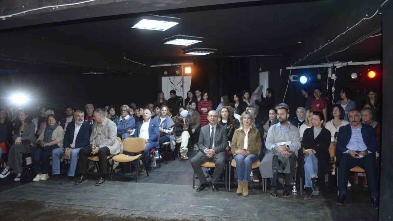 Bursa Uludağ Üniversitesi Güzel Sanatlar Fakültesi 27 Mart Dünya Tiyatro Günü’nü kutladı