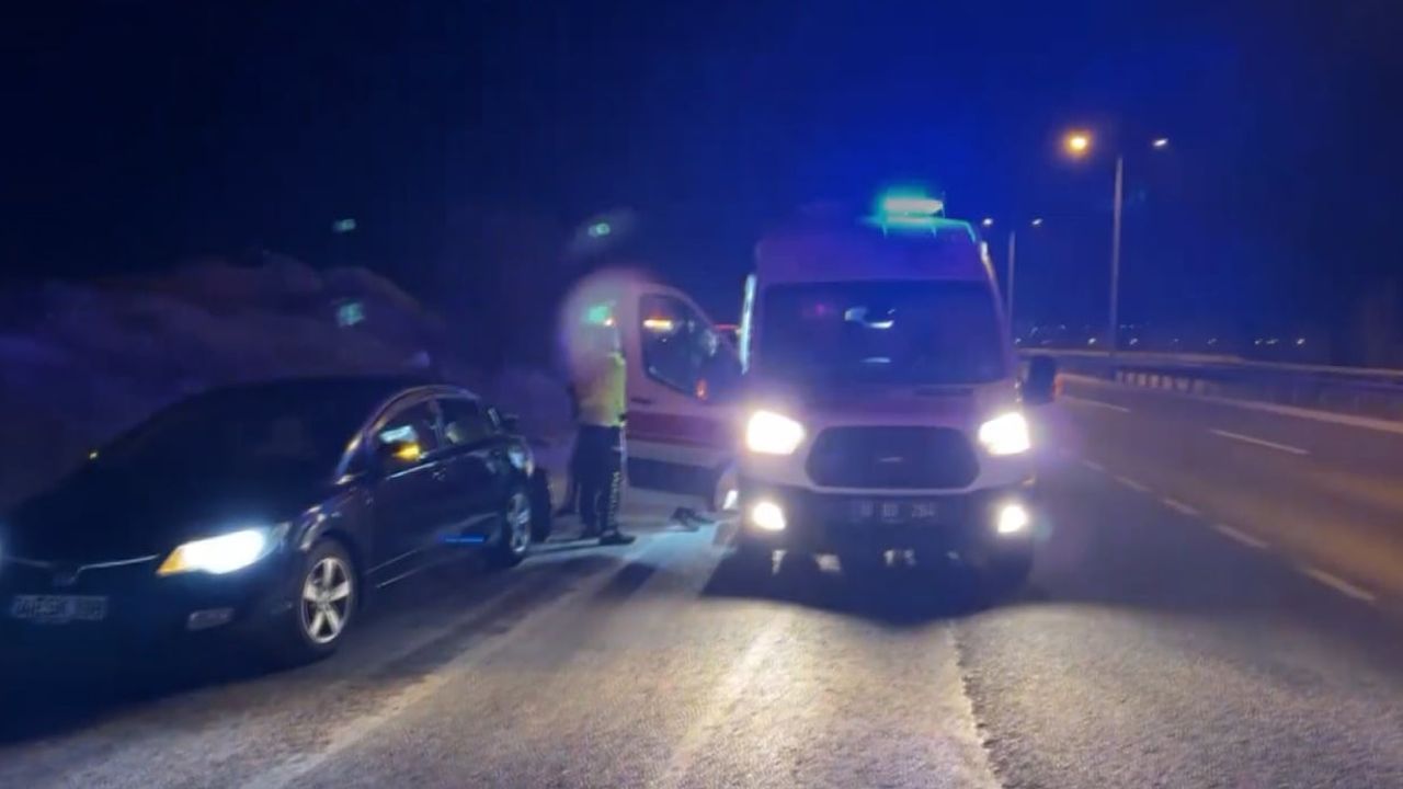 Çankırı Çerkeş'te D100 Karayolunda İki Otomobil Çarpıştı: 2 Yaralı