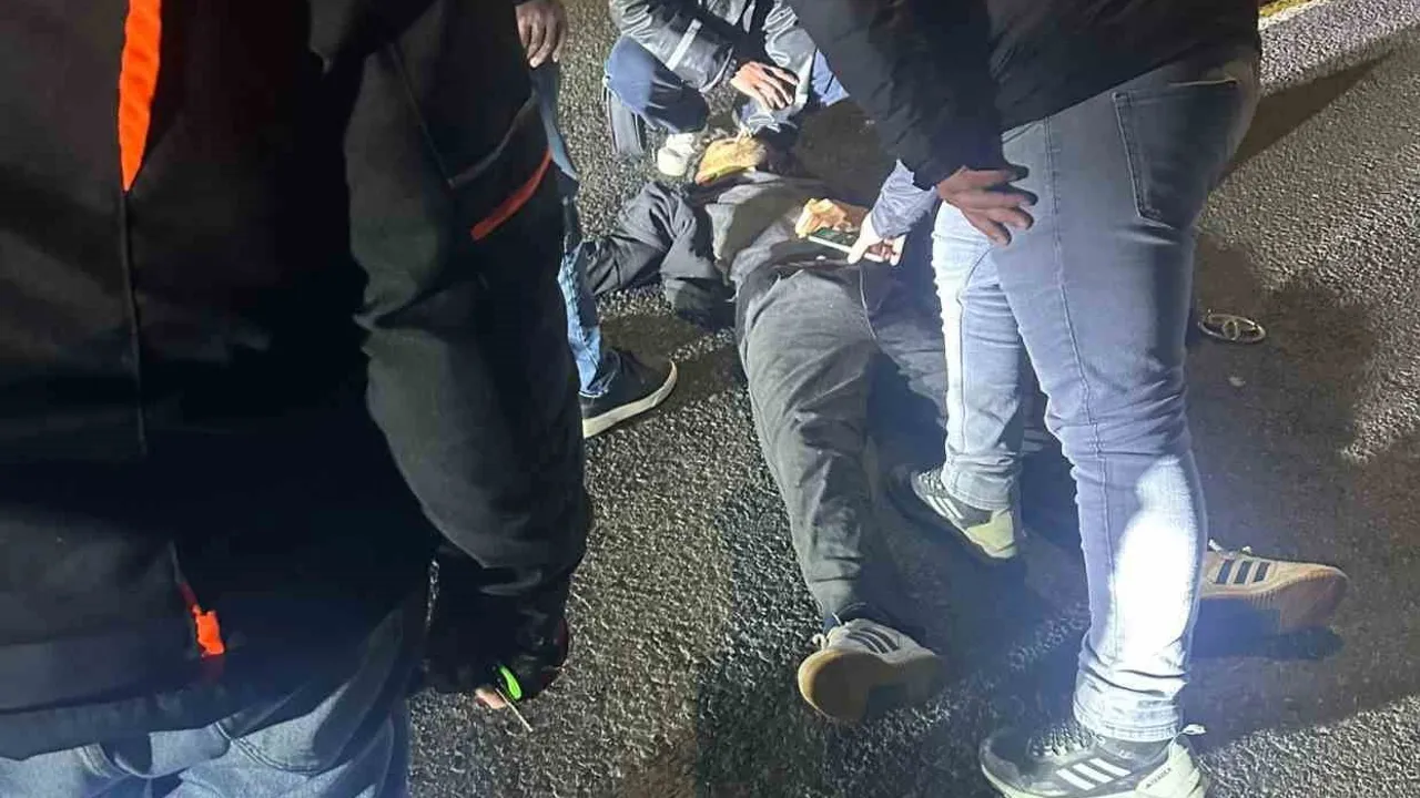 Çerkezköy’de Akan Trafikte Otomobilin Önüne Atlayan Genç Yaralandı