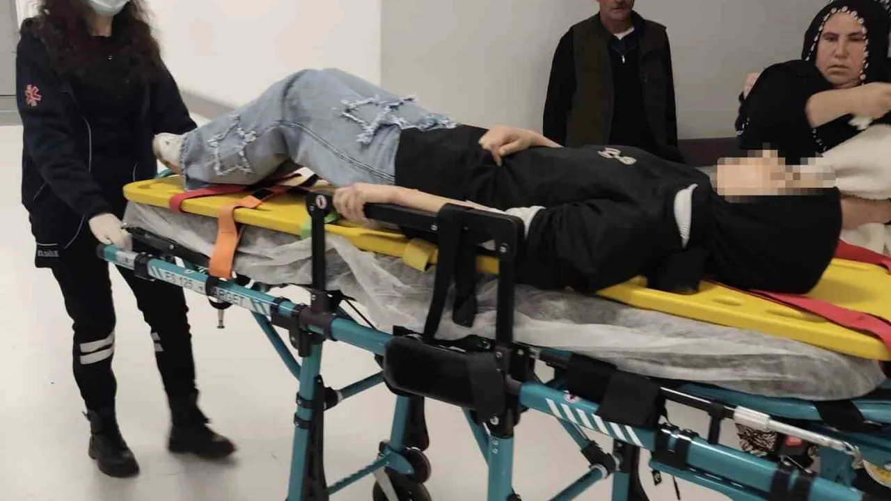 Çermik'te okul yolunda kayan mazgal nedeniyle öğrenci 1 buçuk metrelik çukura düştü