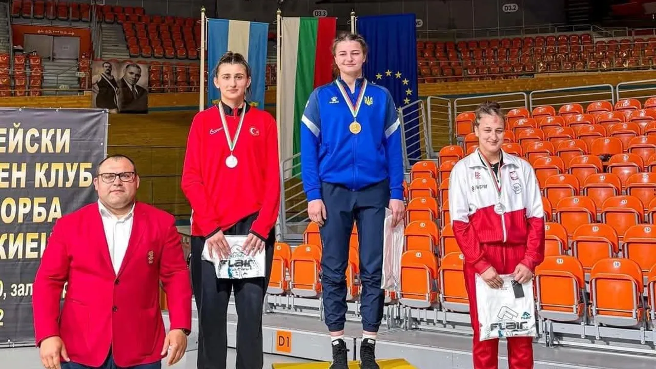 Dan Kolov-Nikola Petrov Turnuvası'nda Erzincanlı güreşçiler gümüş ve bronz madalya aldı