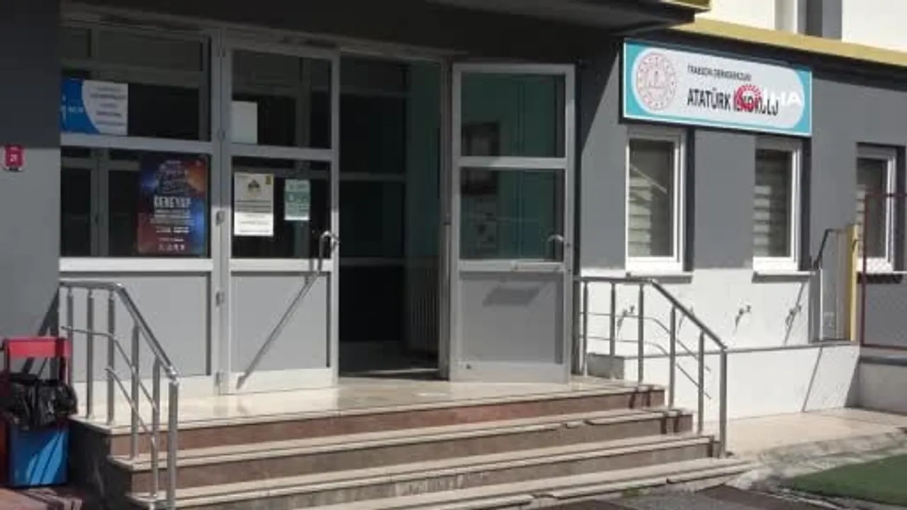 Dernekpazarı'nda 10 yaşındaki 'Junior Kasap' Melih Cansız ilgi odağı oldu