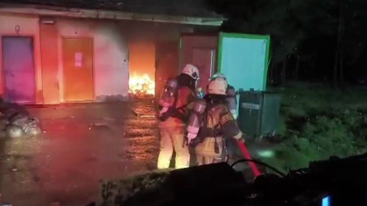 Diyarbakır'da Dicle Üniversitesi Onkoloji Tıbbi Atık Deposunda Yangın: Hasar Var, Yaralanma Yok