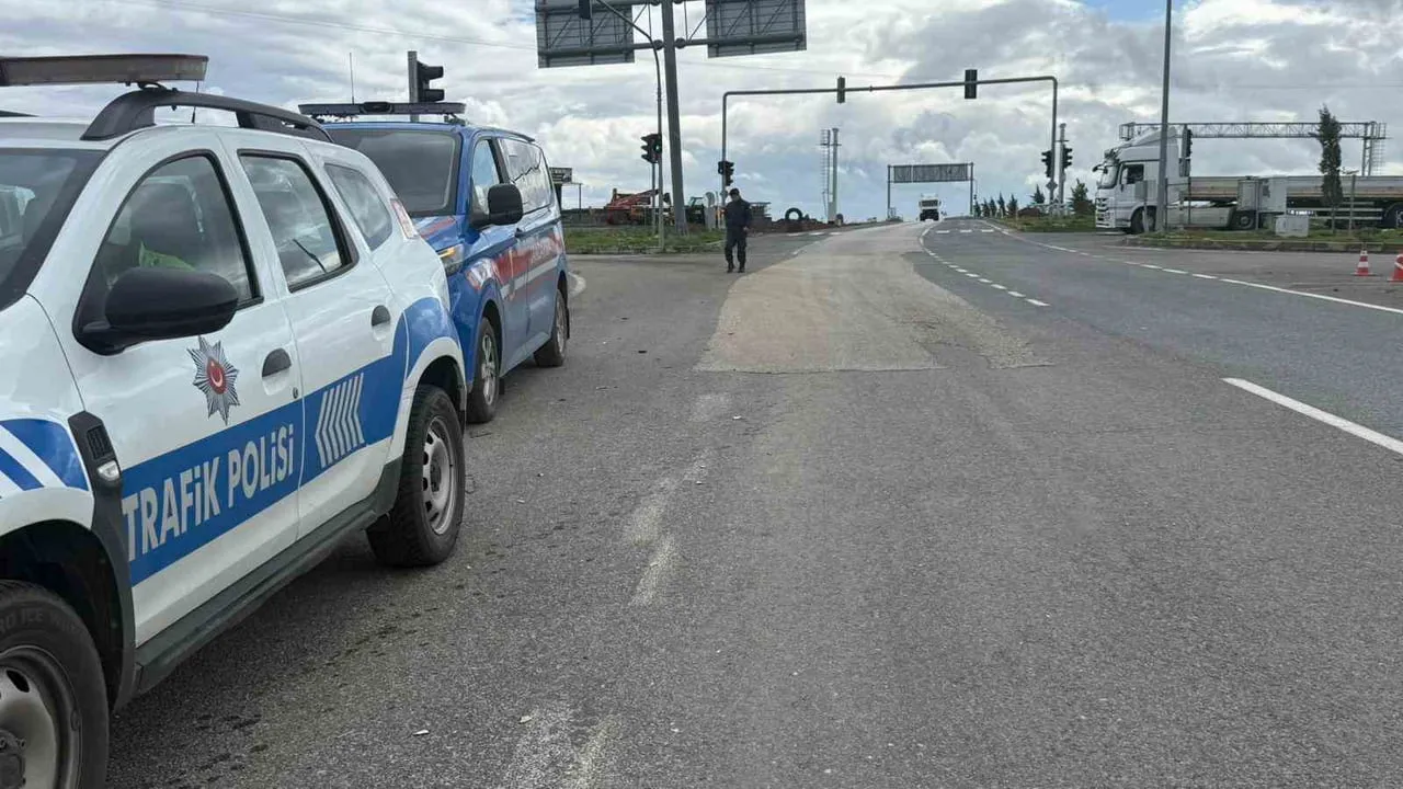 Diyarbakır’da öğrenci servisi ile otomobil çarpıştı: 13’ü öğrenci 15 yaralı