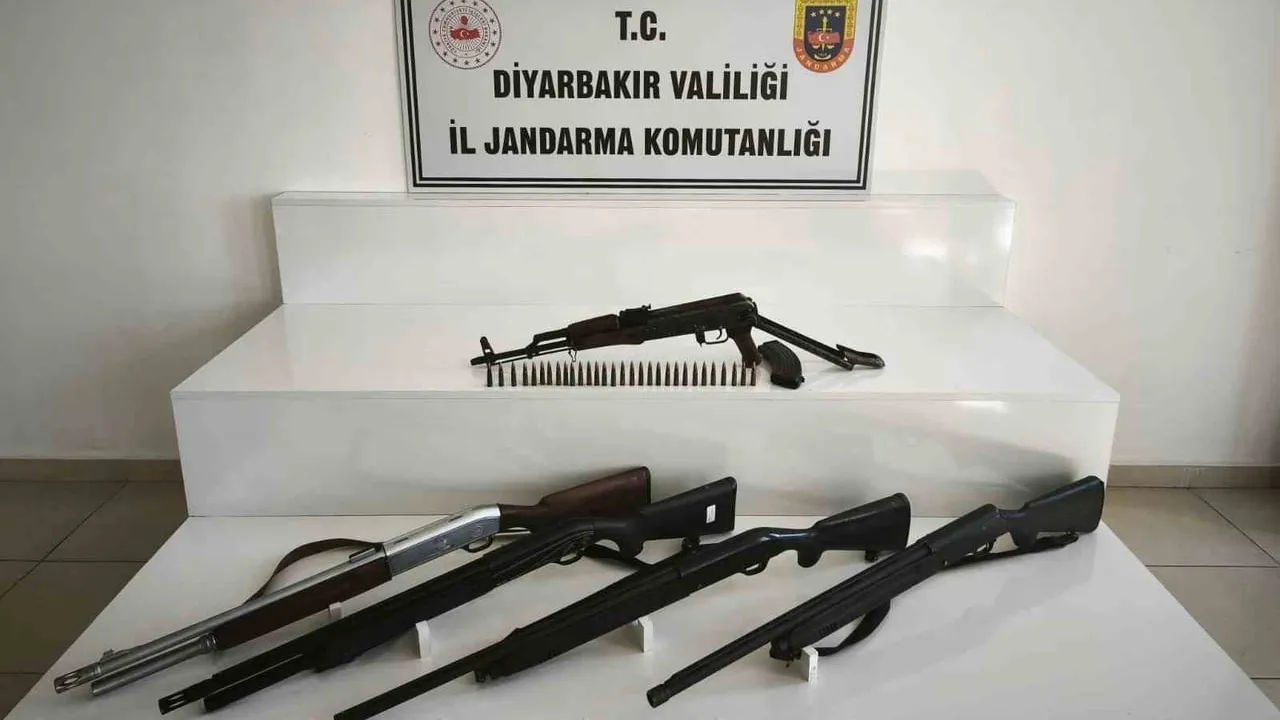 Diyarbakır’da silah kaçakçılığı operasyonunda silah ve mühimmat ele geçirildi