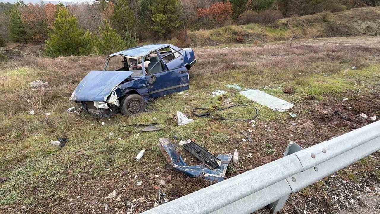 Domaniç-Tavşanlı kara yolunda iki otomobil çarpıştı: 2 yaralı