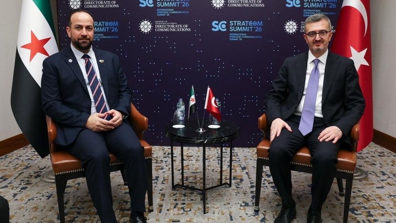 Duran, STRATCOM 2026'de Suriye Enformasyon Bakanı Dr. Hamza el-Mustafa ile İstanbul'da görüştü